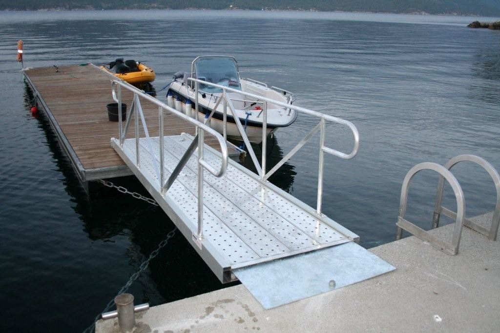 dock gangway.jpg