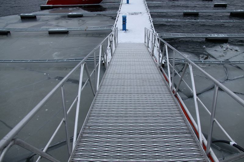 marina dock gangway.JPG